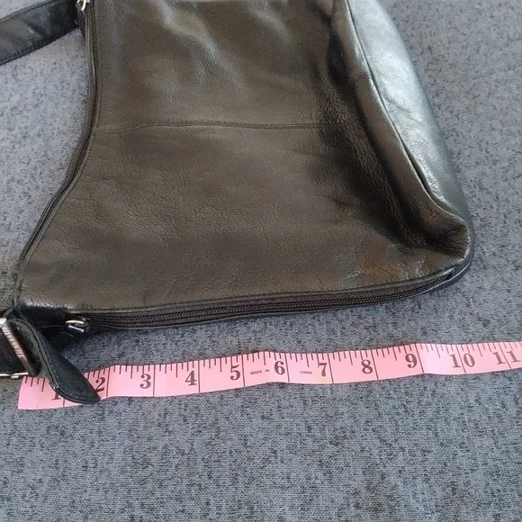 Tignanello Black Pebble Leather Shoulder Bag - Picture 12 of 14